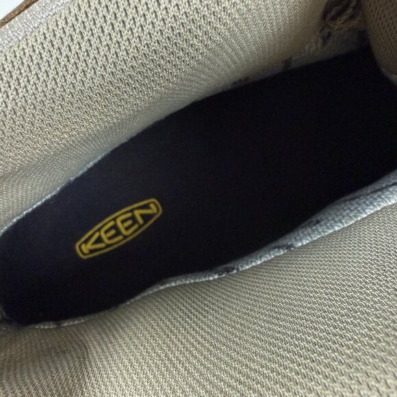 LIKE NEW Men's Targhee II Mid Waterproof Hiking Boots - Picture 9 of 10